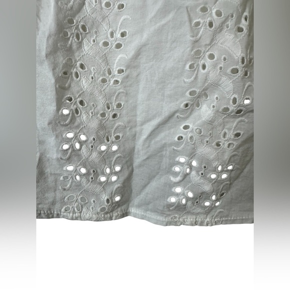 Urban Outfitters White Eyelet Button-Back Blouse Size XS - Picture 4 of 8